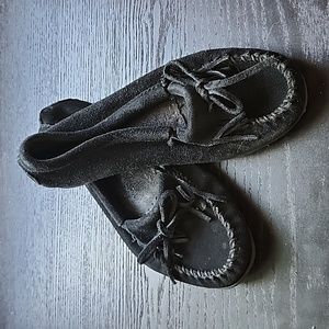 Black Minnetonka moccasins size 7